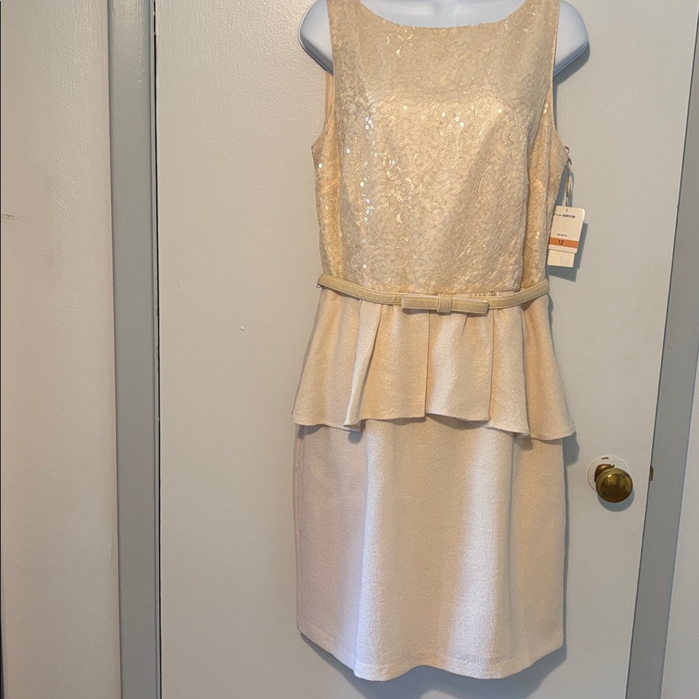 Elegant Cream Sleeveless Dress